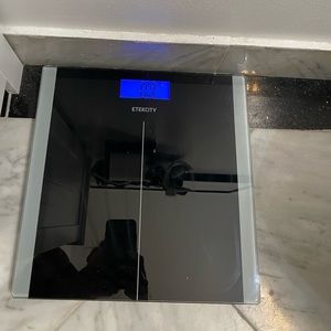Etekcity Body weight digital scale.